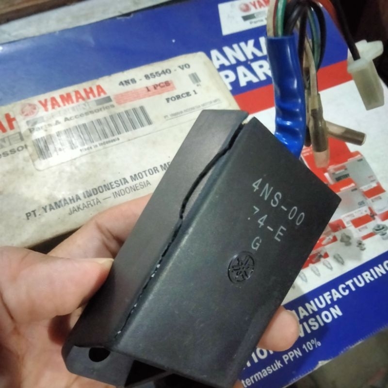 CDI Force 1 asli yamaha kode part 4NS-85540-V0 kondisi ada pecah di samping sesuai foto