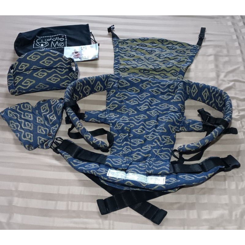 Preloved WCSSC Cuddle Me Gendongan Bayi rekomendasi