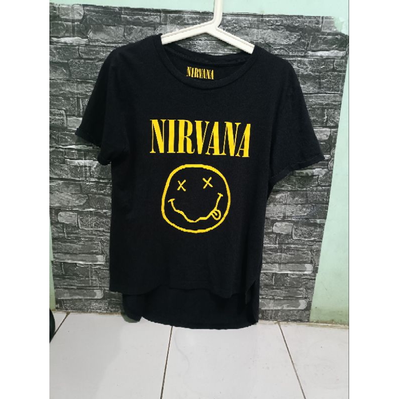 kaos preloved Nirvana x GU