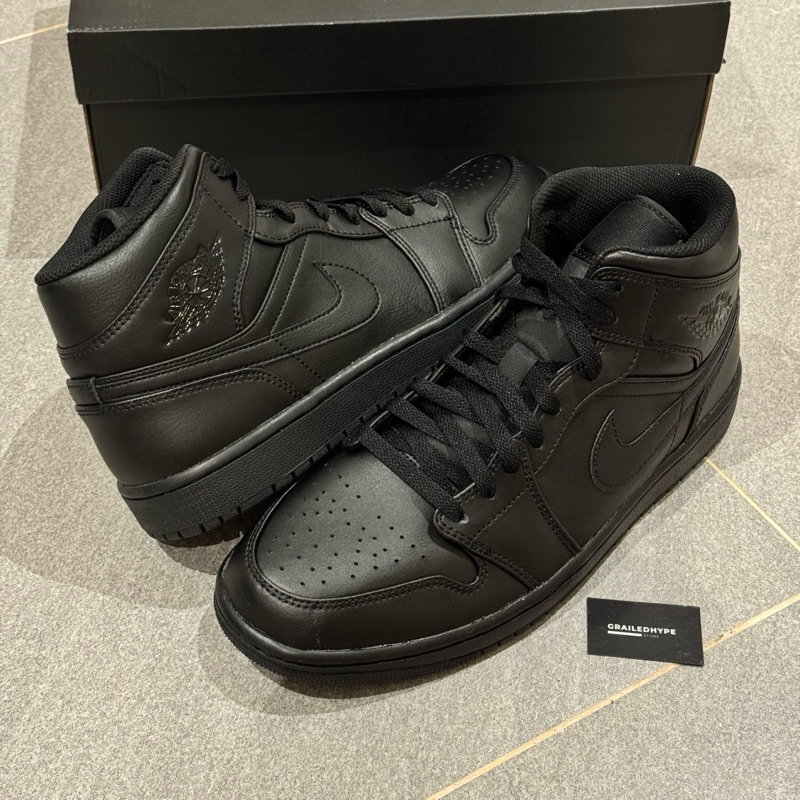 Air Jordan 1 Mid Triple Black 2022 | 554724-093