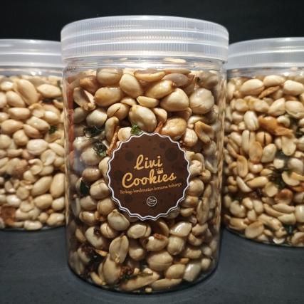 

(READY) CEMILAN RENYAH | KACANG BAWANG DAUN JERUK - RAMADHAN-HARI RAYA SERIES BY LIVI COOKIES | CEMILAN BANDUNG