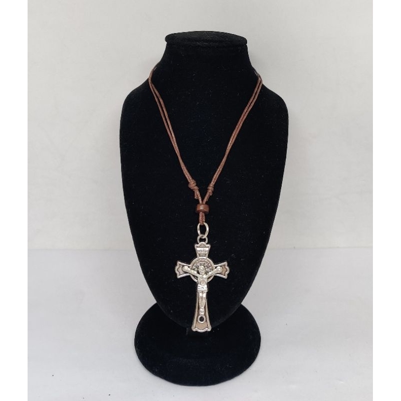 KALUNG SALIB TALI COKLAT LUKAS