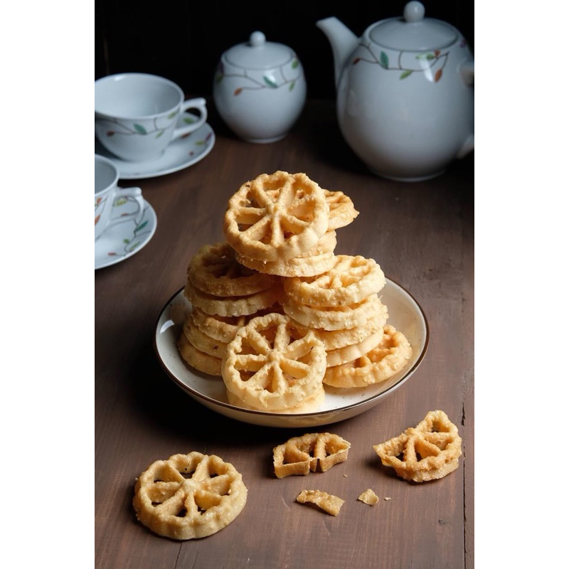 

kembang goyang manis