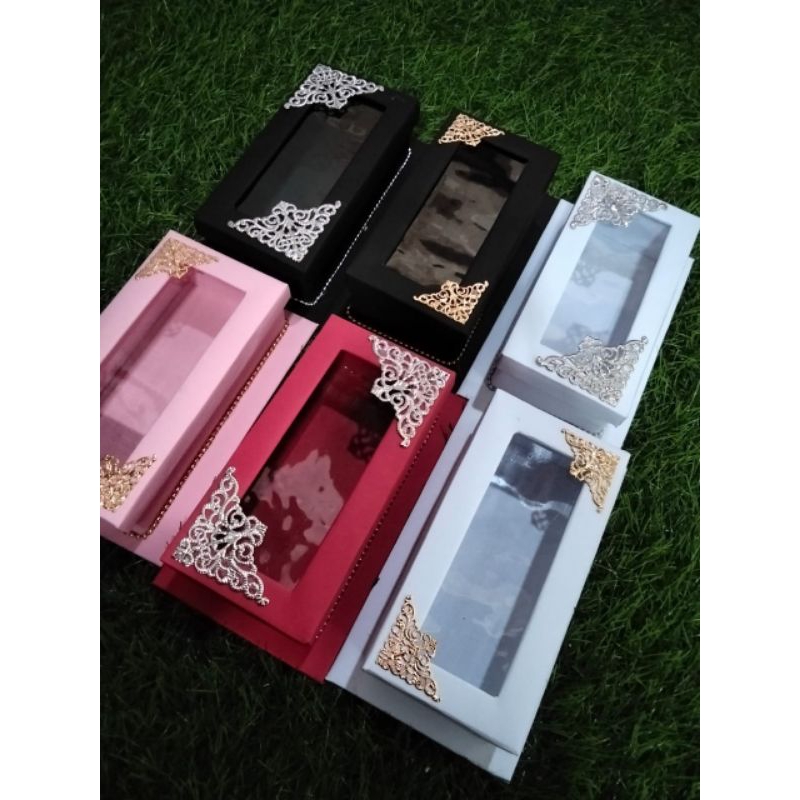 kotak uang mahar jendela mika