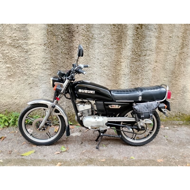 Motor suzuki TRS thn 1987 lengkap semi original motor rawatan rapih antik klasik menarik