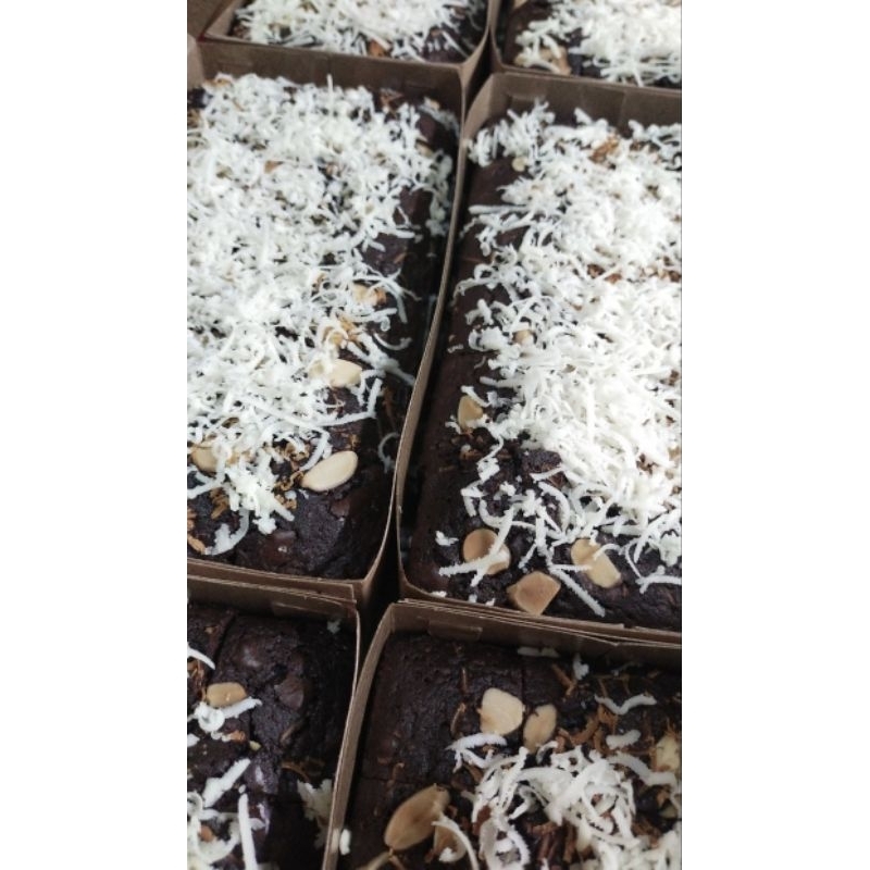 

FUDGY BROWNIES 20×10CM