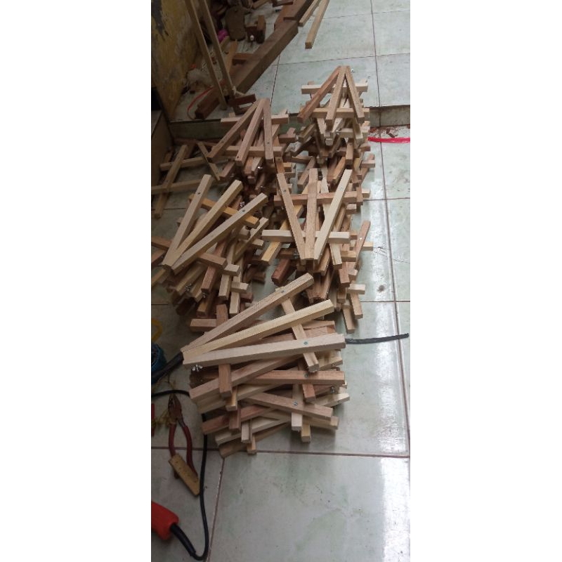 

easel standar lukisan dan bunga papan ucapan