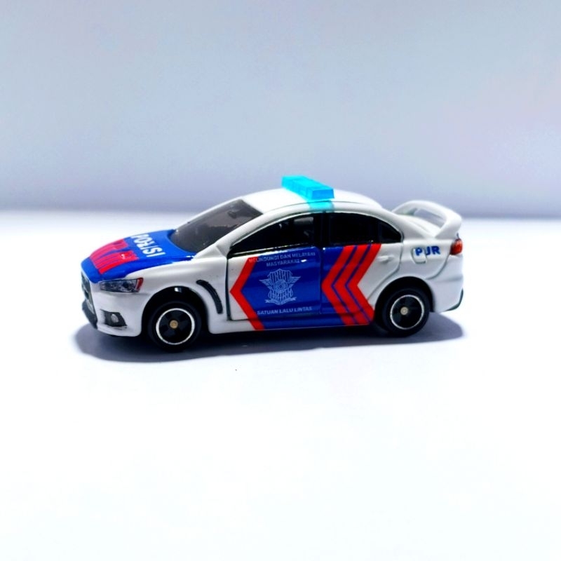 Diecast skala 1/64 miniatur mobil tomica mitsubishi lancer evolution x kastem polisi indonesia scale