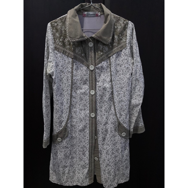 Baju motif bunga bordir