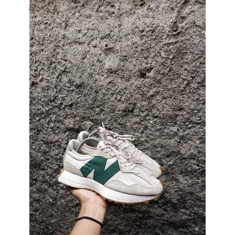 sepatu nb 327 white green