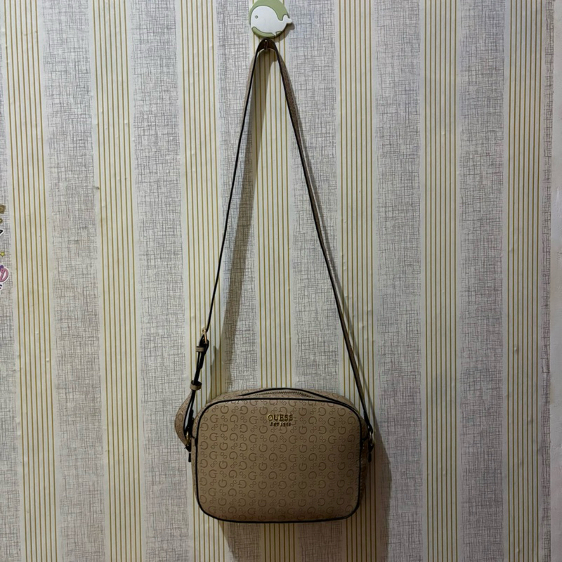 PRELOVED SLING BAG GUESS PINK