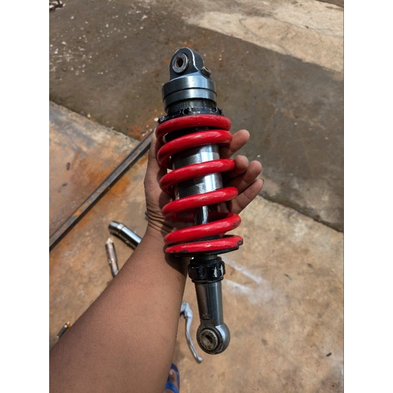 shock belakang satria fu