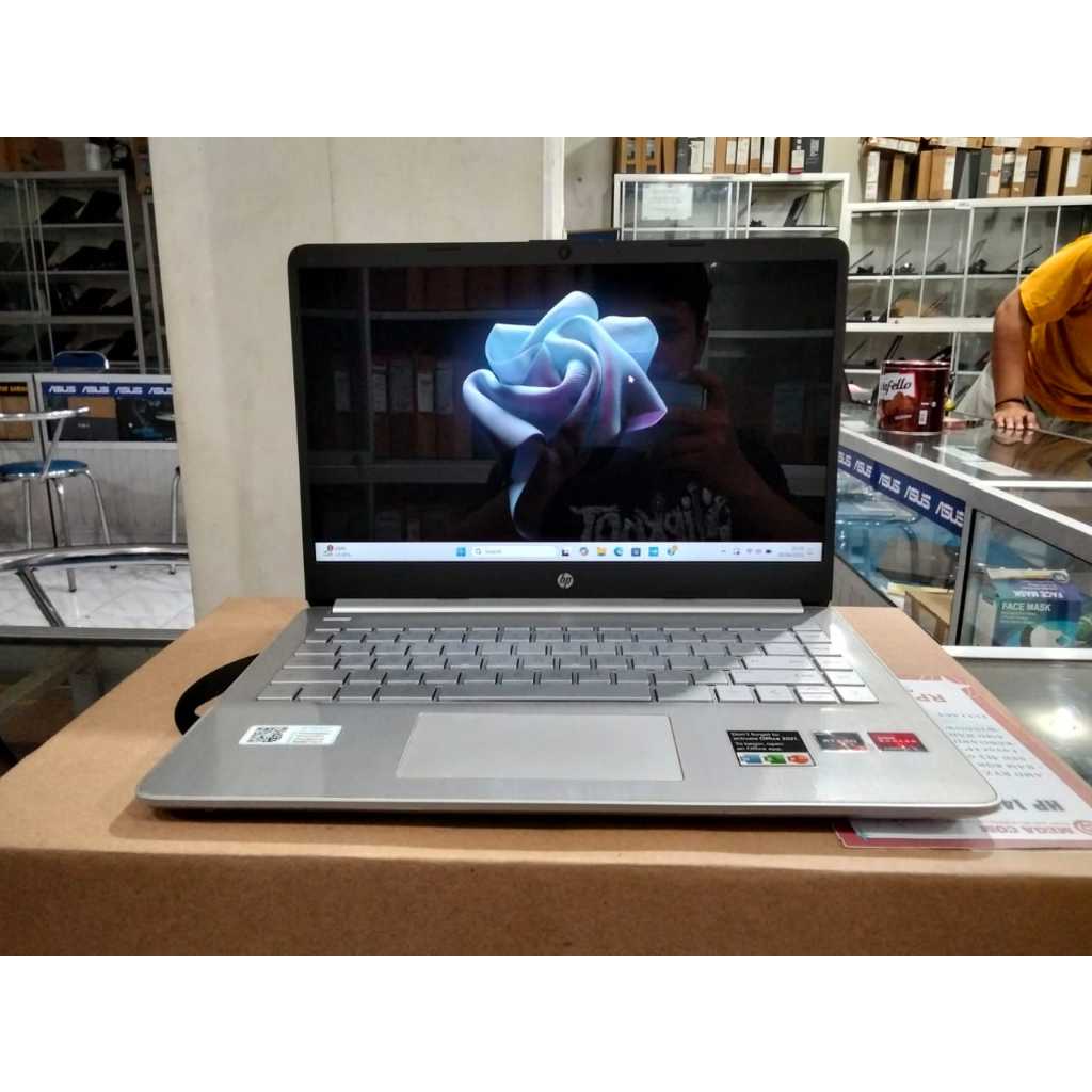 Laptop Baru HP 14S FQ0576AU Ryzen 3 3250U RAM 8 GB SSD 512 GB 14" FHD Keyboard Backlight 2GB Win 11