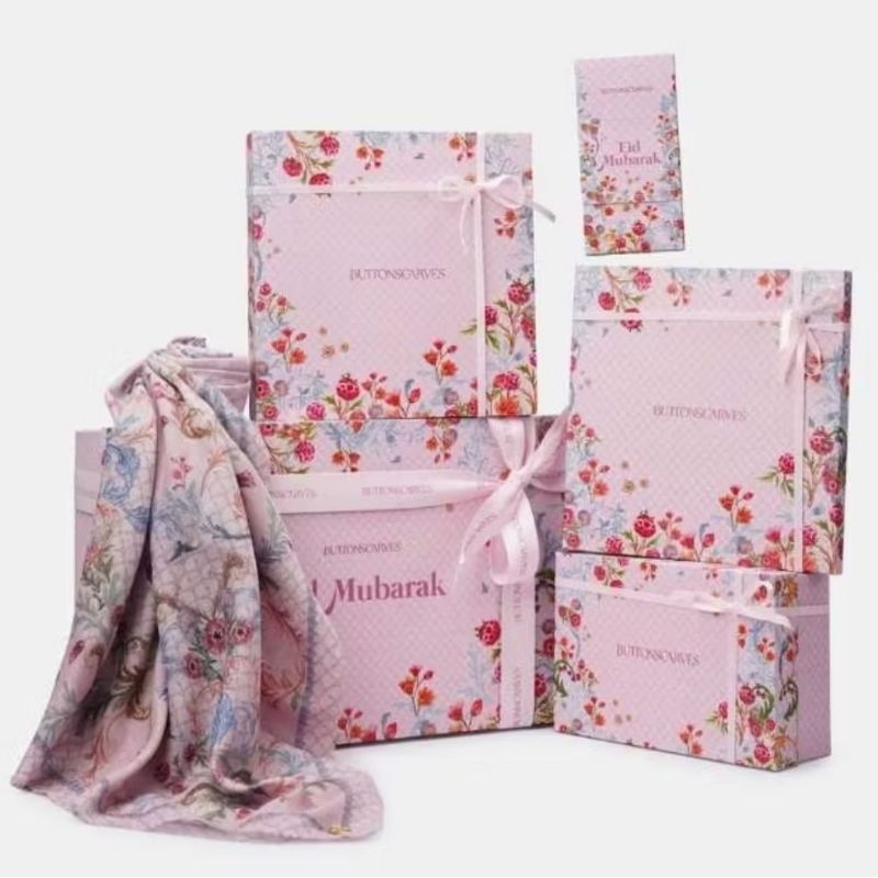 

Dahlia Raya Hampers 2025 Buttonscarves baru dan siap kirim