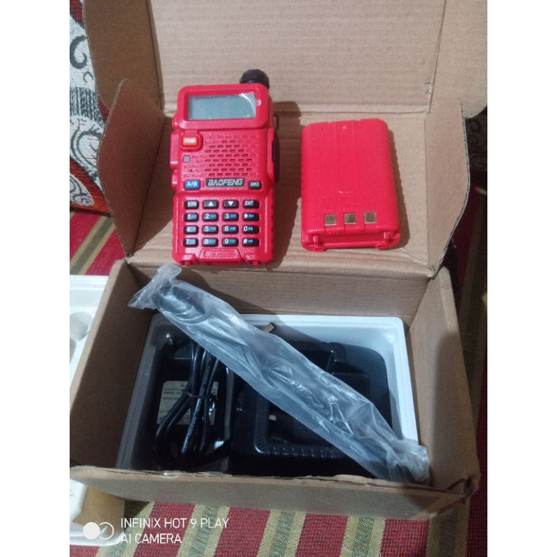 HT BAOFENG UV5R warna merah BARU