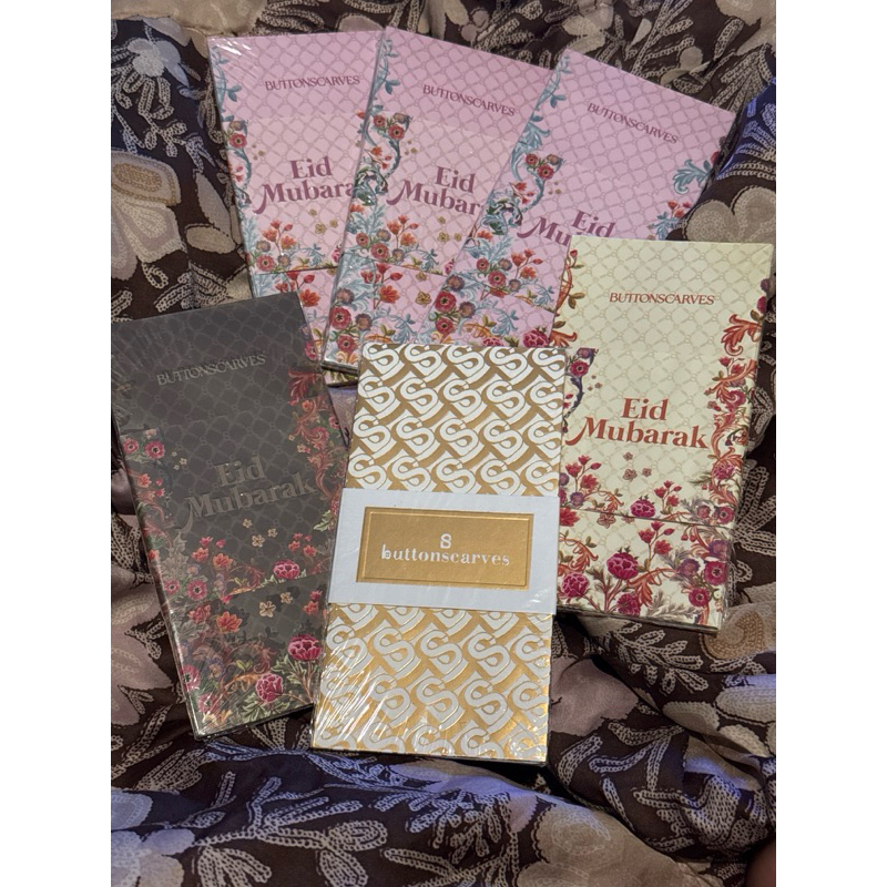 

RAYA BUTTONSCARVES AMPLOP ANGPAO BIMU GOLD THR BALIKPAPAN SAMARINDA NEW PRELOVED BEKAS SECOND