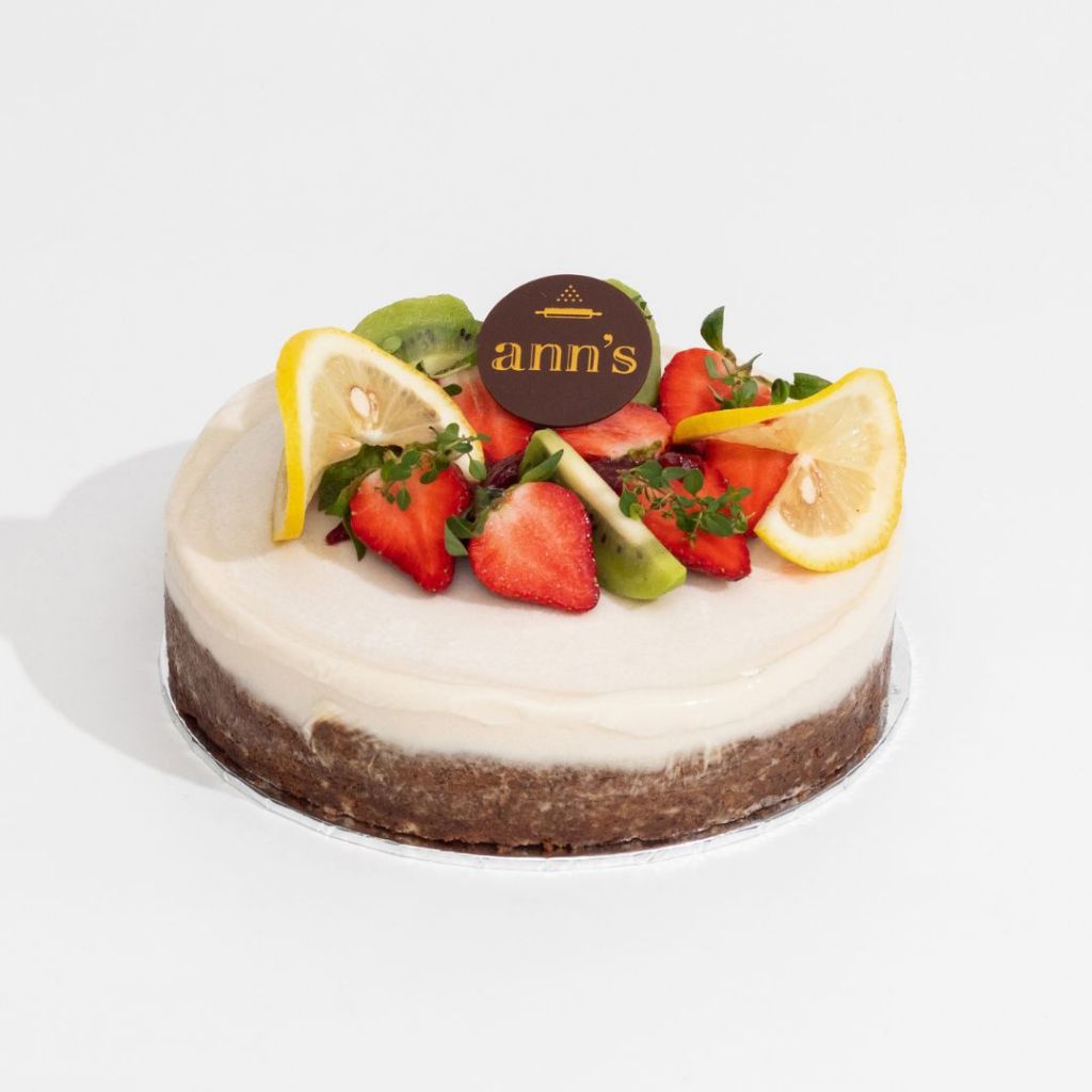 

Ann's - Super Berry Banana - Birthday Cake / Kue - Round 16 cm - (Plant-Based, Gluten-Free)