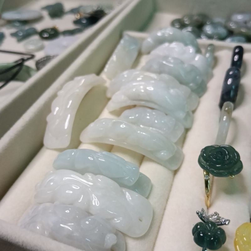 Giok Burma Setengah bangle ukir