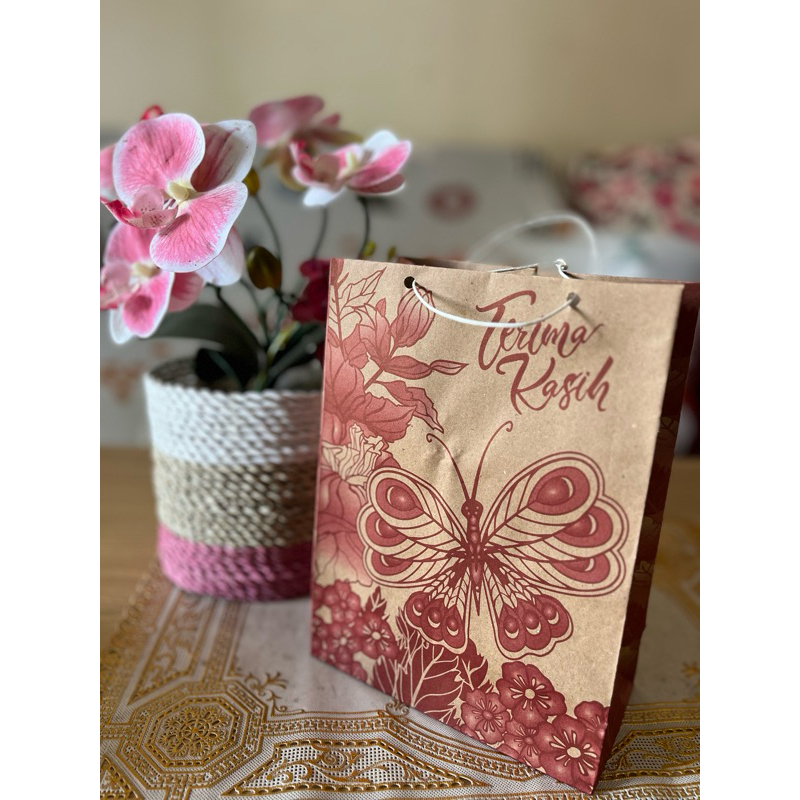 

PAPER BAG HATARI BATIK - PAPERBAG MOTIF 17 X 23,5 X 9 - TAS KERTAS GIFT - PAPER BAG SOUVENIR - TAS KERTAS KADO