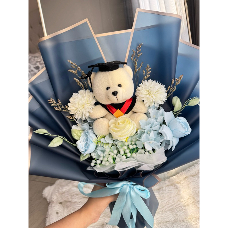 Lantana florist | kado wisuda pria buket bunga wisuda