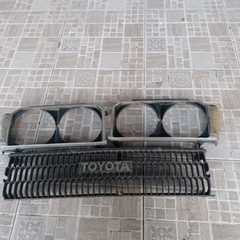 grill depan gril dan list lampu depan toyota corolla dx tahun 80