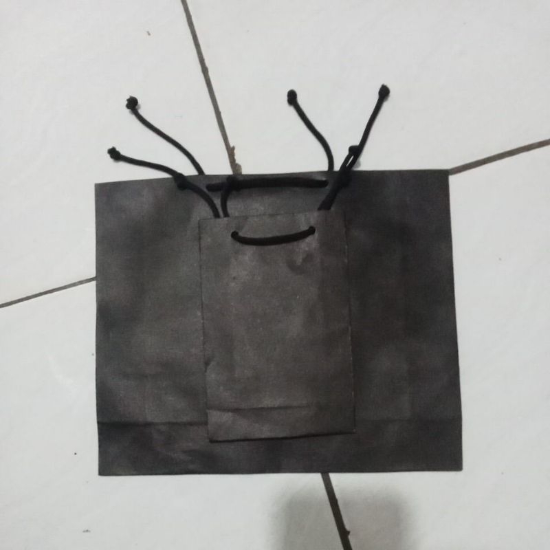

Kemasan Kertas Paper Box hitam Polos murah terjangkau