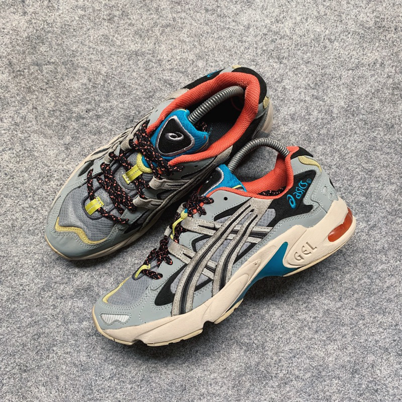 SEPATU ASICS GEL KAYANO 5 (size 42/26.5cm)