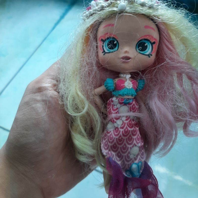figure boneka doll shopkins lil secret pearlina mermaid poll party moose.pajangan disamping parfum