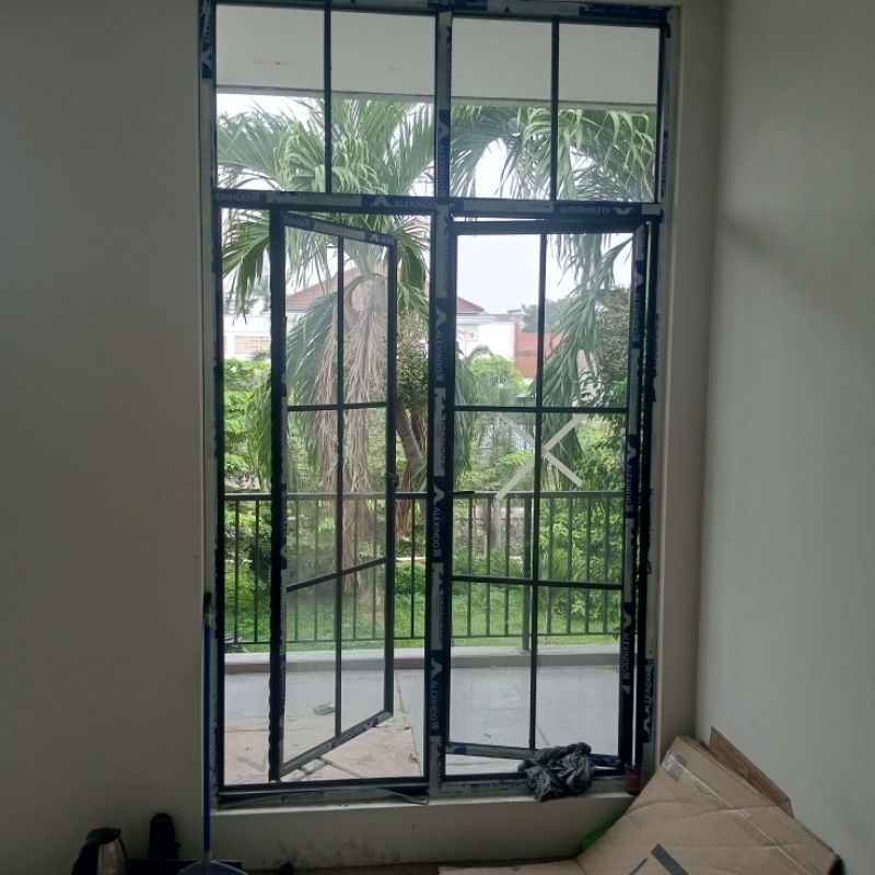 jendela swing aluminium  alexindo