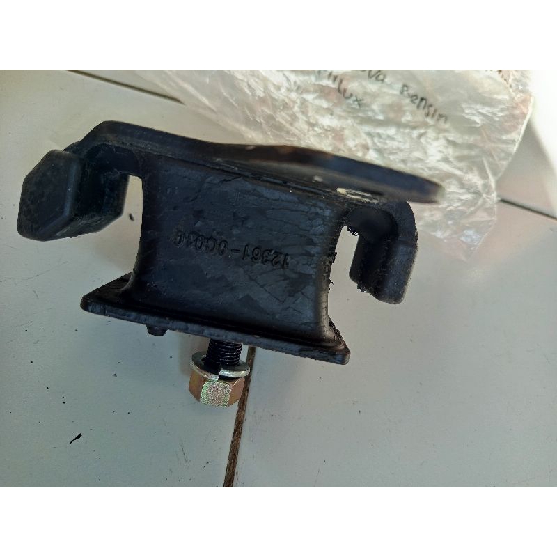 engine mounting kijang innova bensin