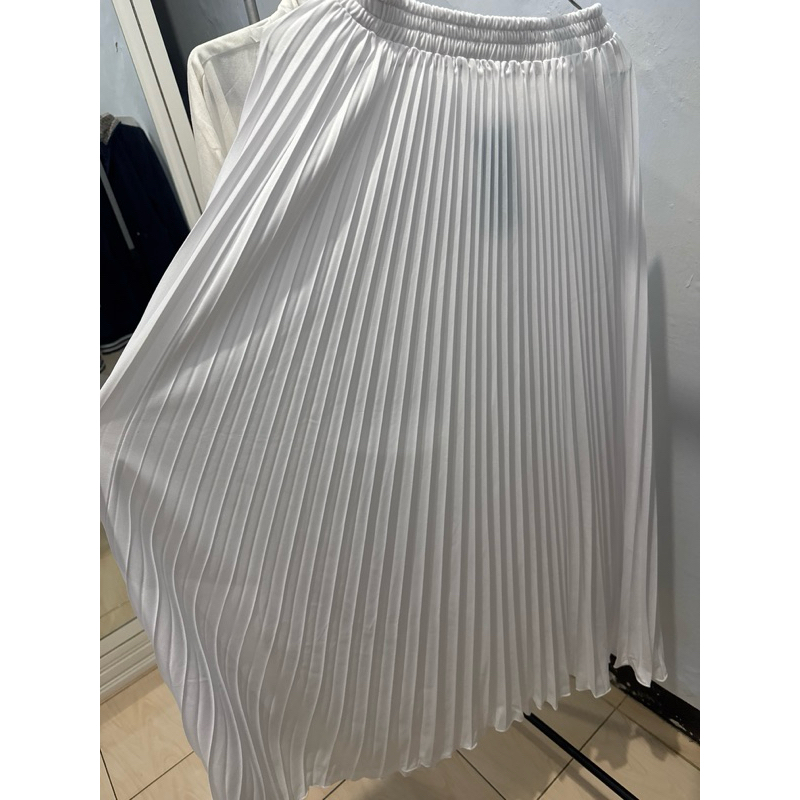 rok panjang plisket putih Mayang collection