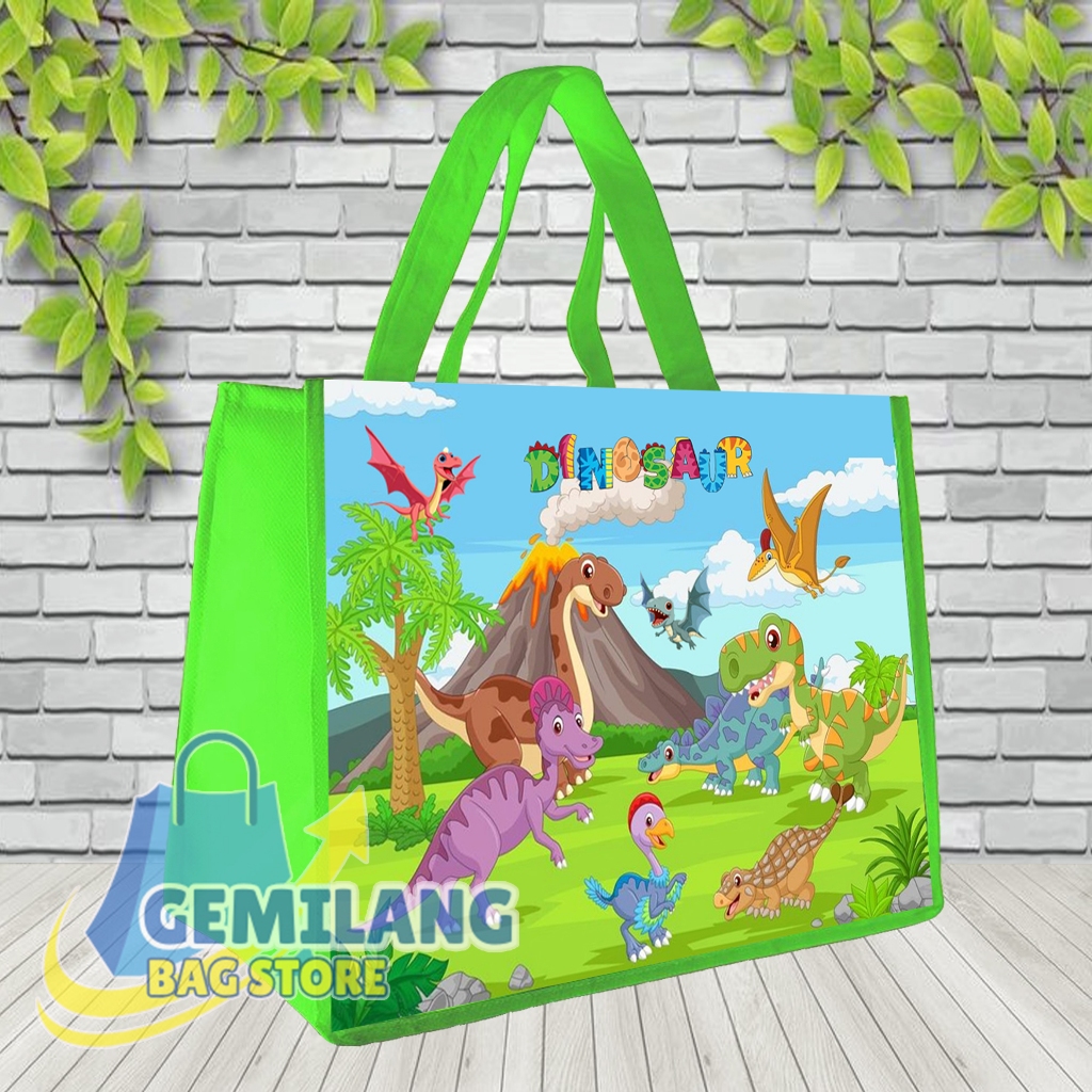 

READY STOK Tas Ulang Tahun Dino / Tas Ultah Ukuran KFC Snack / Tas Ultah Terlaris / Tas Ulang Tahun Anak / Goodie Bag Bingkisan Souvenir Anak Landscape 20x25x13 / Tas Khitanan / Tas Khajatan / Tas Bingkisan / Tas Dinosaurus / Tas Karakter