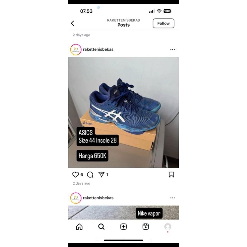 sepatu tenis Asics biru