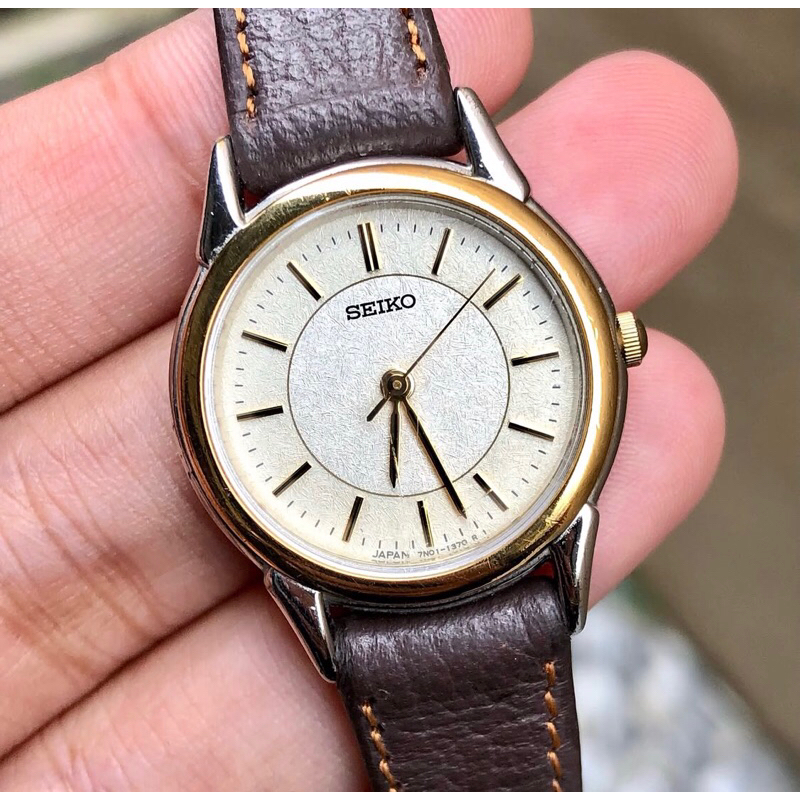 Jam tangan wanita Seiko ref 7N01-6880 Quartz