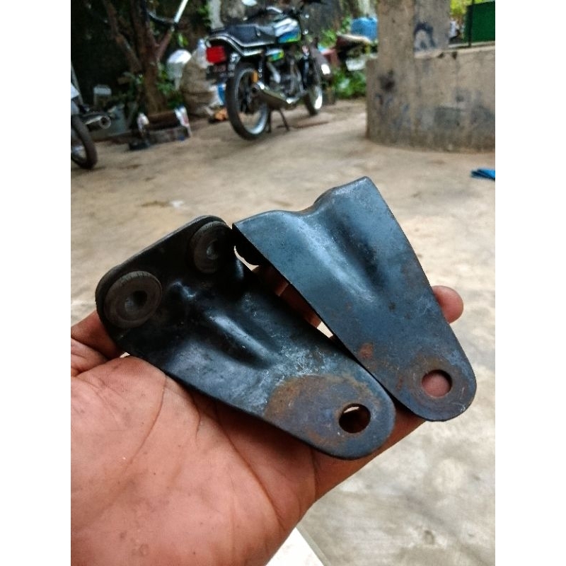 Breket atau pangkon plat besi jok gl pro gl max original