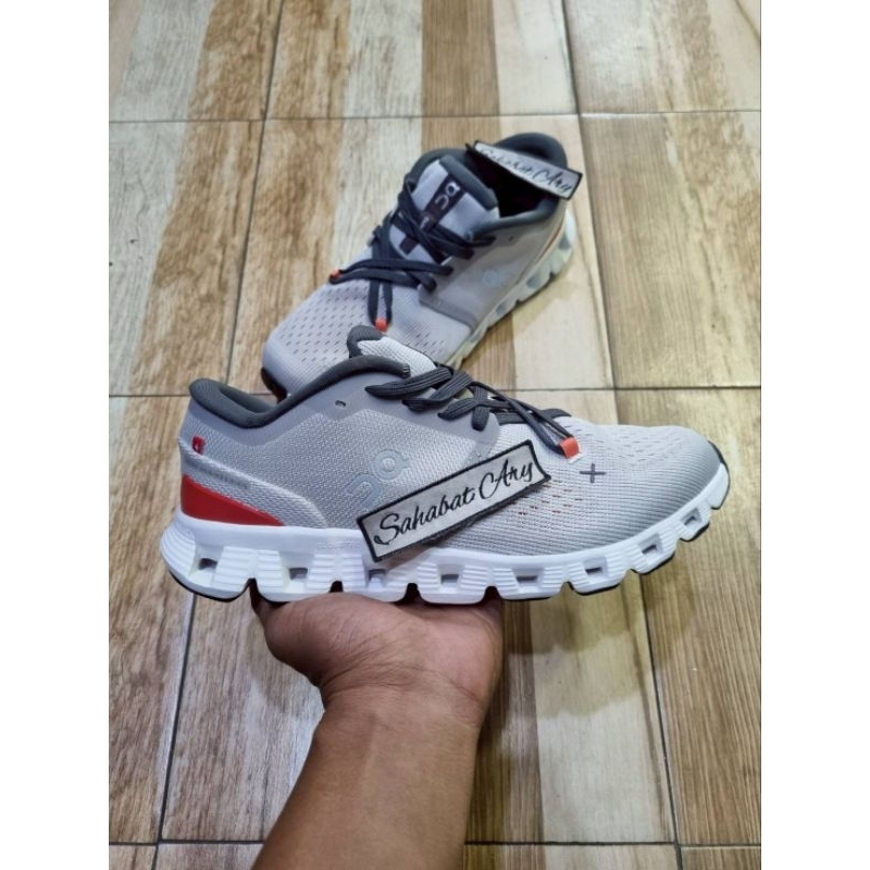 Sepatu Cloud X 4 Silver Flame