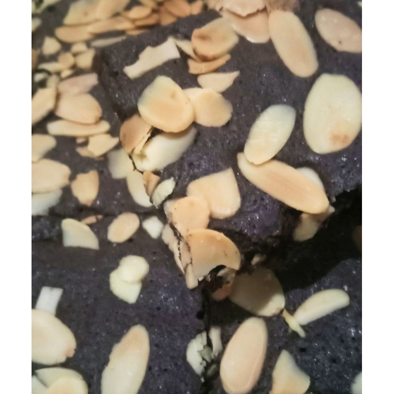 

100-200 gr Brownies Krispy Almond Apel Malang