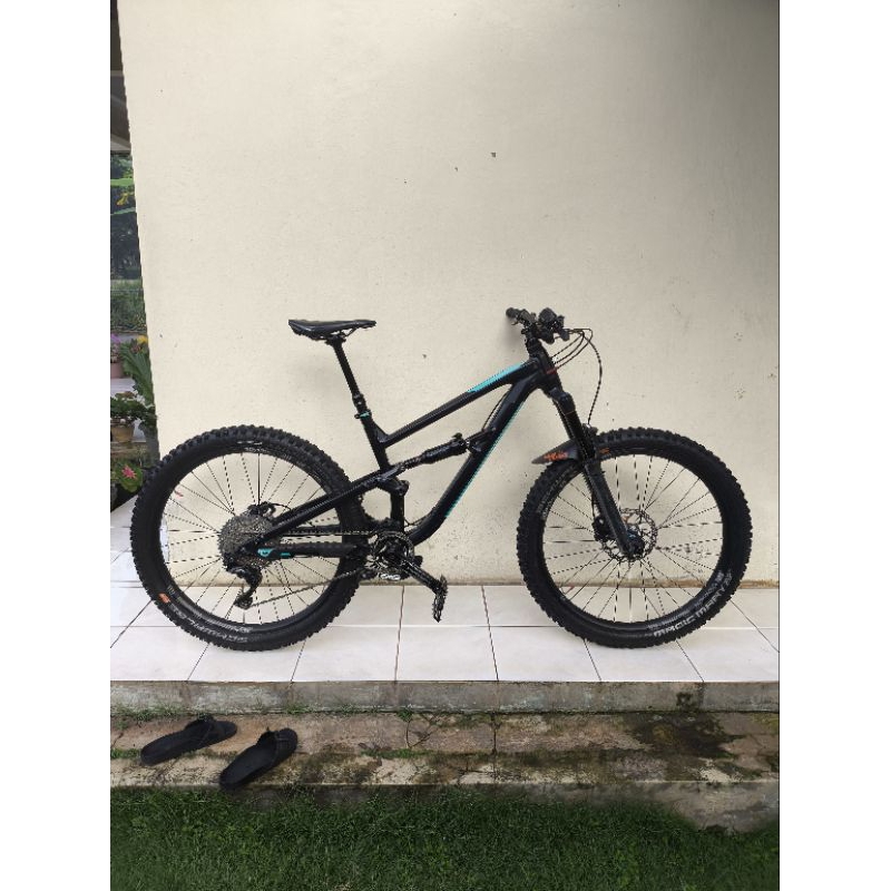 Sepeda MTB Polygon Siskiu T8 M 27.5