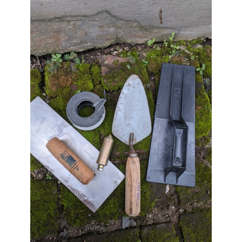 Paket lengkap 5 pcs alat tukang sendok semen-benang nylon-roskam acian- roskam stainless dan lott