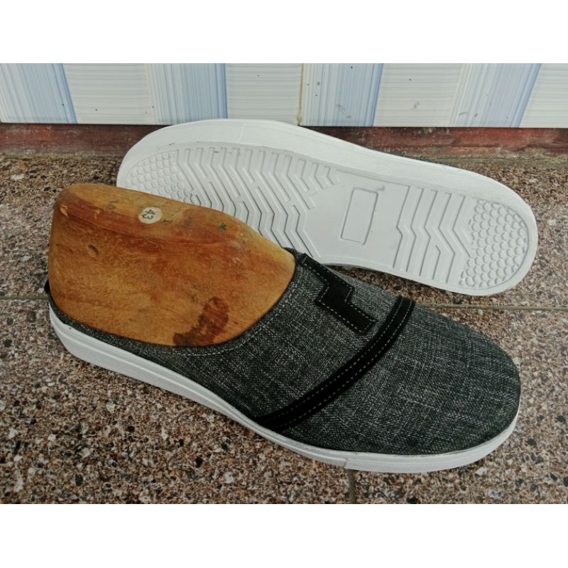 sandal kain pria kekinian model terbaru