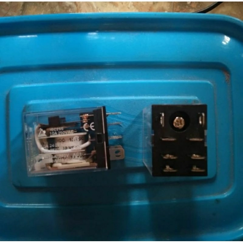 relay iec255 10a250vac setiap hari buka