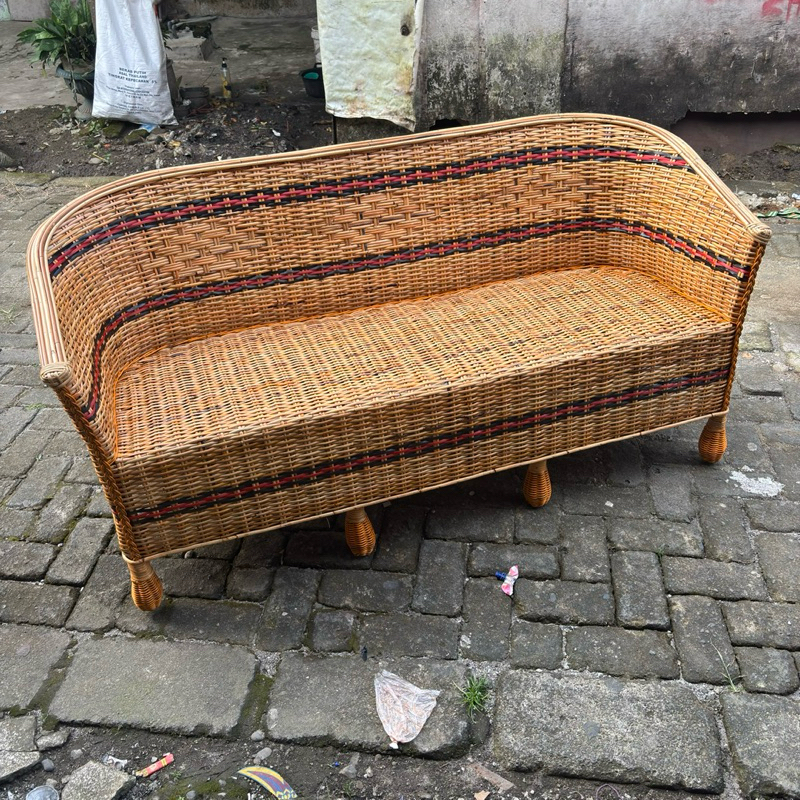 Kursi rotan panjang tamu santai teras