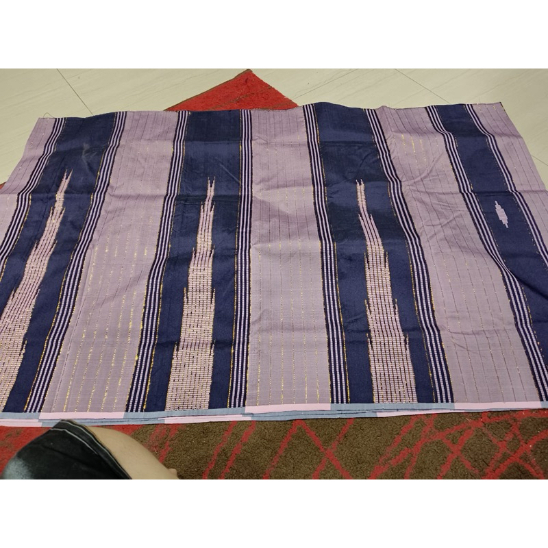 Lipa Sabbe Kain Sarung Sutera Tenun Bugis Sengkang Warna Biru Ungu