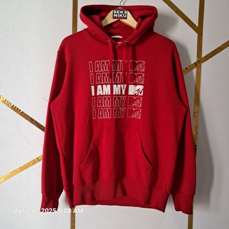 Hoodie GU UNIQLO x MTV MUSIC TELEVISION Bahan babyteri