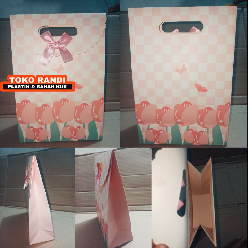 

Paper Bag 19cm x 9cm x 27cm Tas kertas dengan bahan halus dan tebal