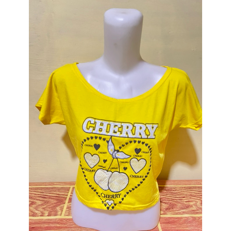 Kaos crop top lengan pendek