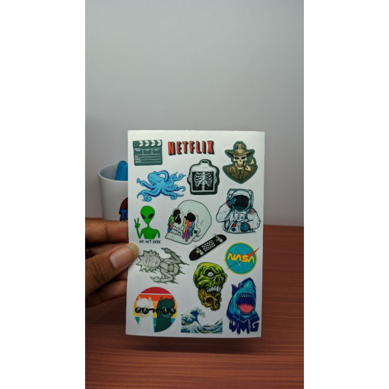 

stiker astetik stiker astronot nasabah stiker tumbler laptop hp motor