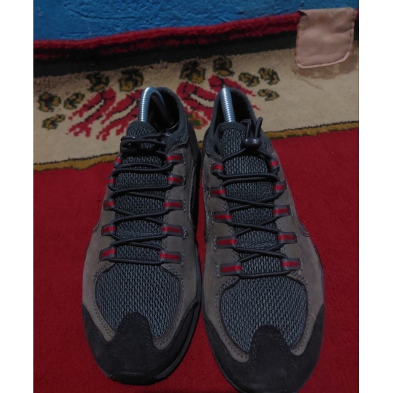 Sepatu Hiking outdoor ringan columbia second 41 ½