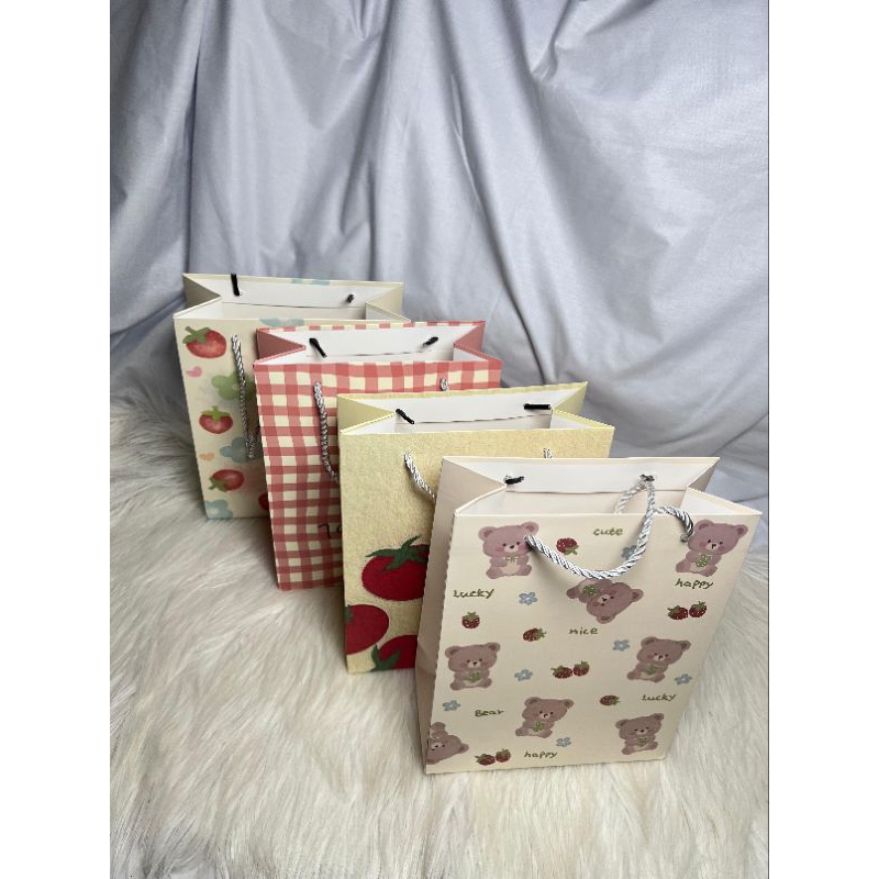 

PAPERBAG KERTAS DENGAN GAMBAR LUCU// PAPERBAG//TOTEBAG//TAS HADIAH