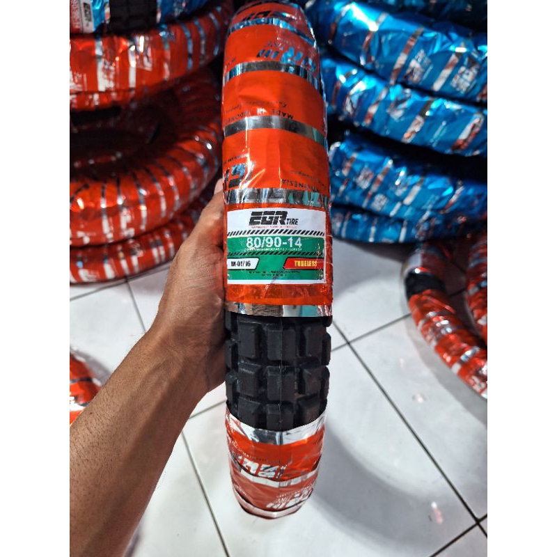 Sepasang ban motor model trail ring 14, non tubles.